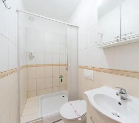 Piramida Hotel 3*